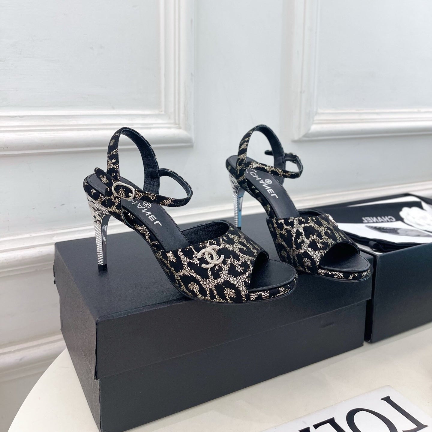 CHANEL 26S HIGH HEEL SLINGBACK SANDALS 90 MM IN BLACK LAMBSKIN AND BEIGE LEOPARD PRINT