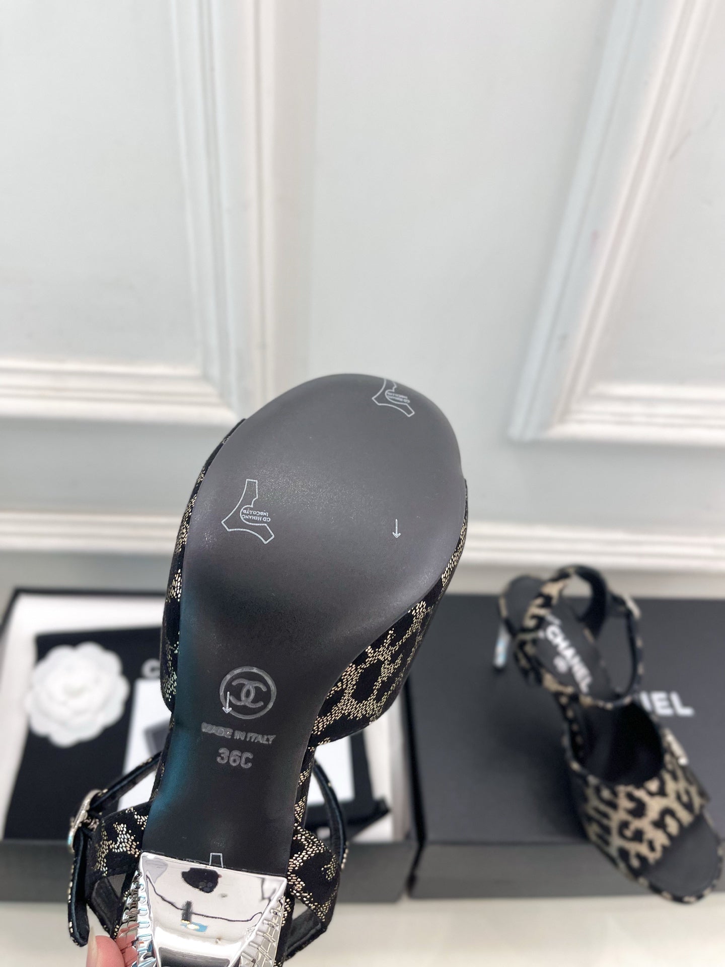 CHANEL 26S HIGH HEEL SLINGBACK SANDALS 90 MM IN BLACK LAMBSKIN AND BEIGE LEOPARD PRINT
