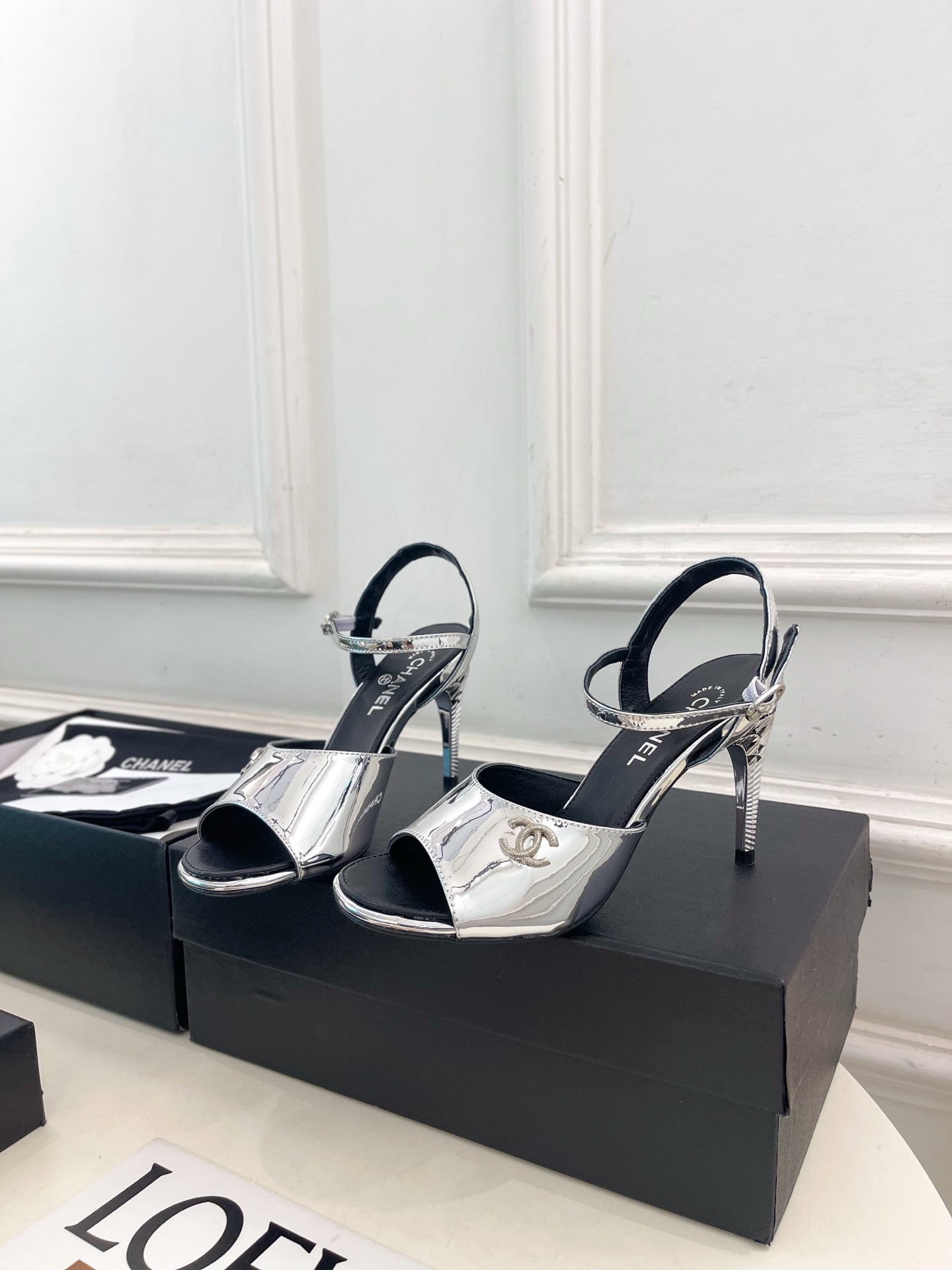 CHANEL 26S HIGH HEEL SLINGBACK SANDALS 90 MM IN SILVER LAMBSKIN WITH CC LOGO