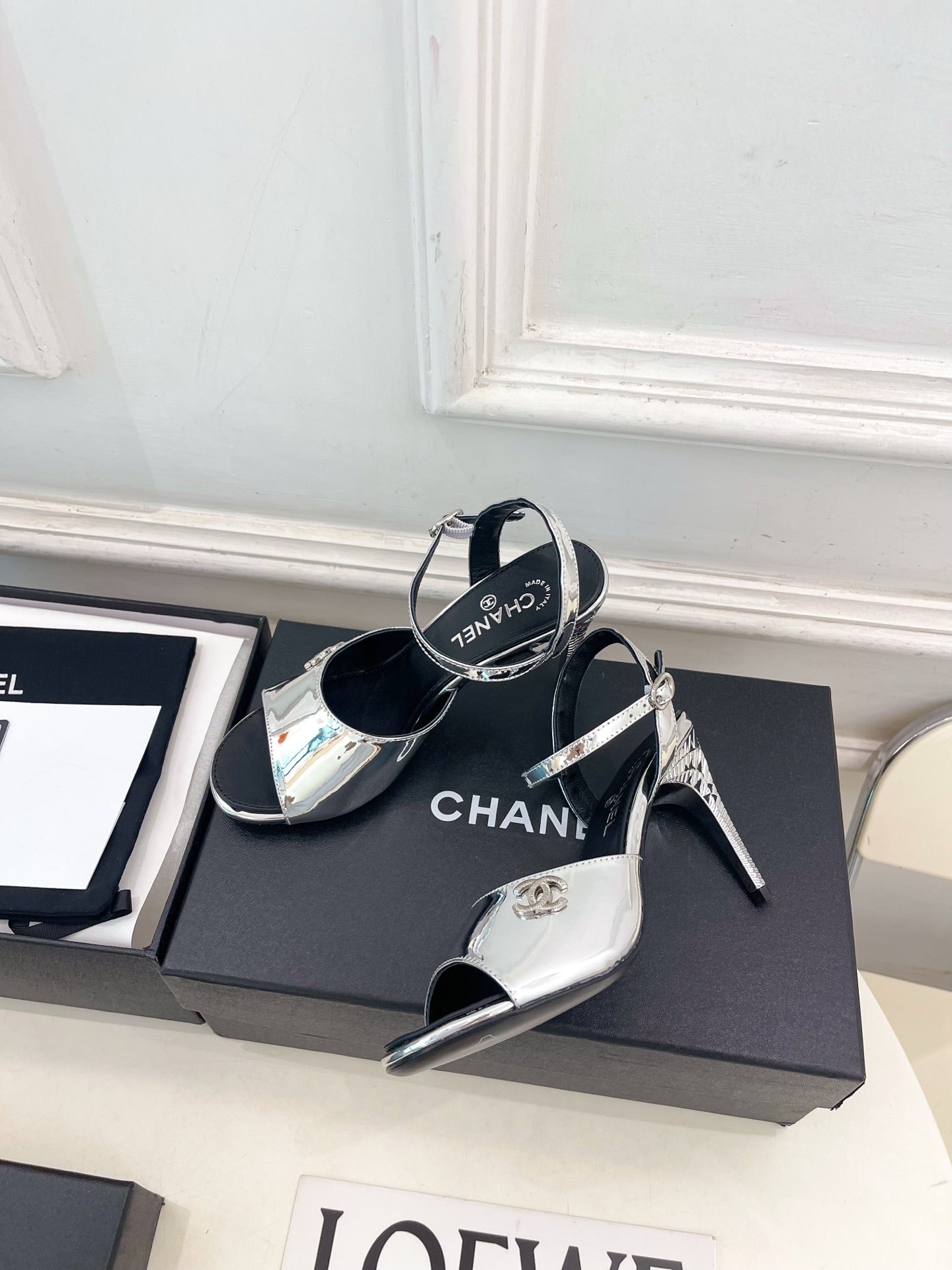 CHANEL 26S HIGH HEEL SLINGBACK SANDALS 90 MM IN SILVER LAMBSKIN WITH CC LOGO