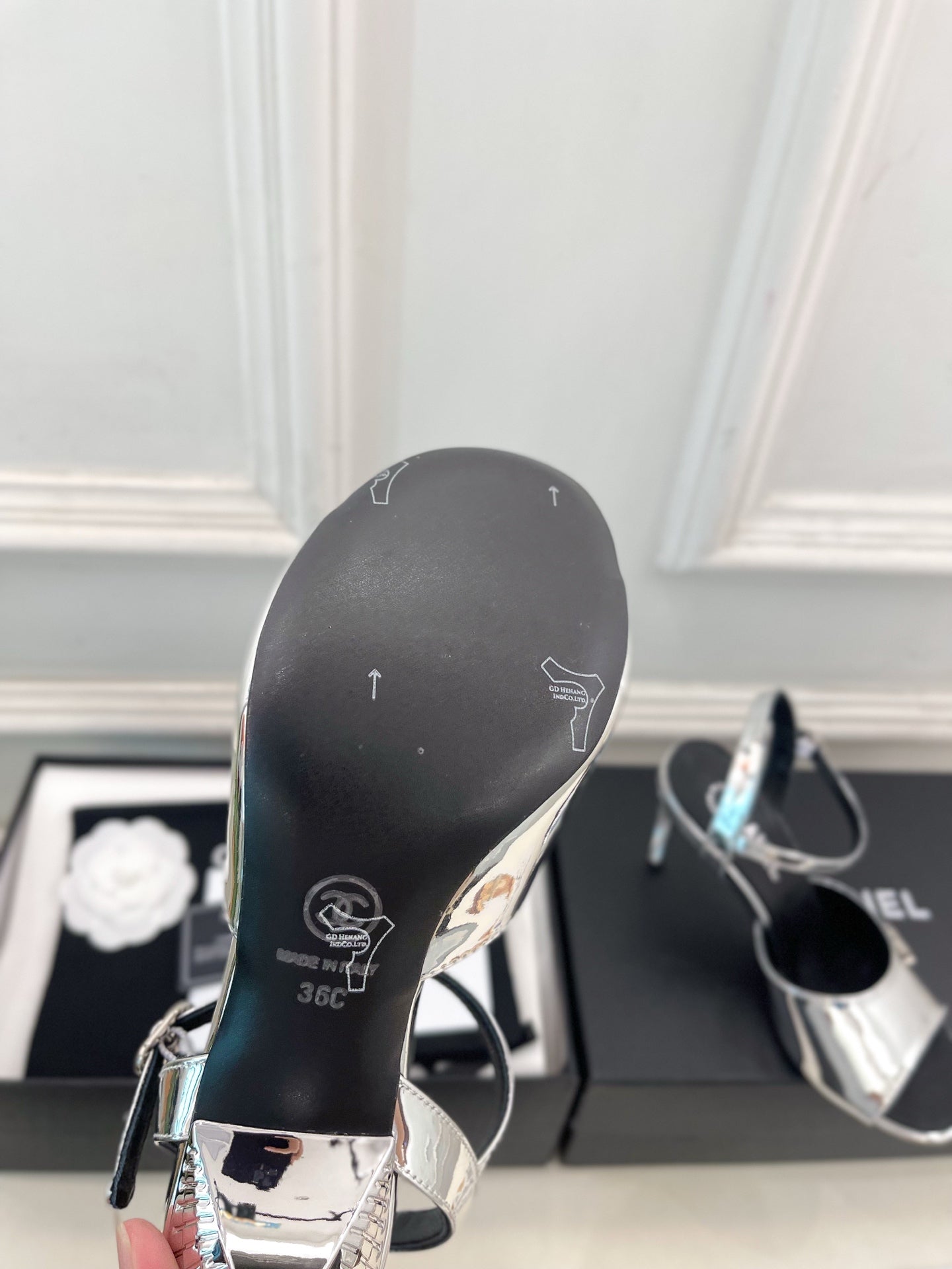 CHANEL 26S HIGH HEEL SLINGBACK SANDALS 90 MM IN SILVER LAMBSKIN WITH CC LOGO
