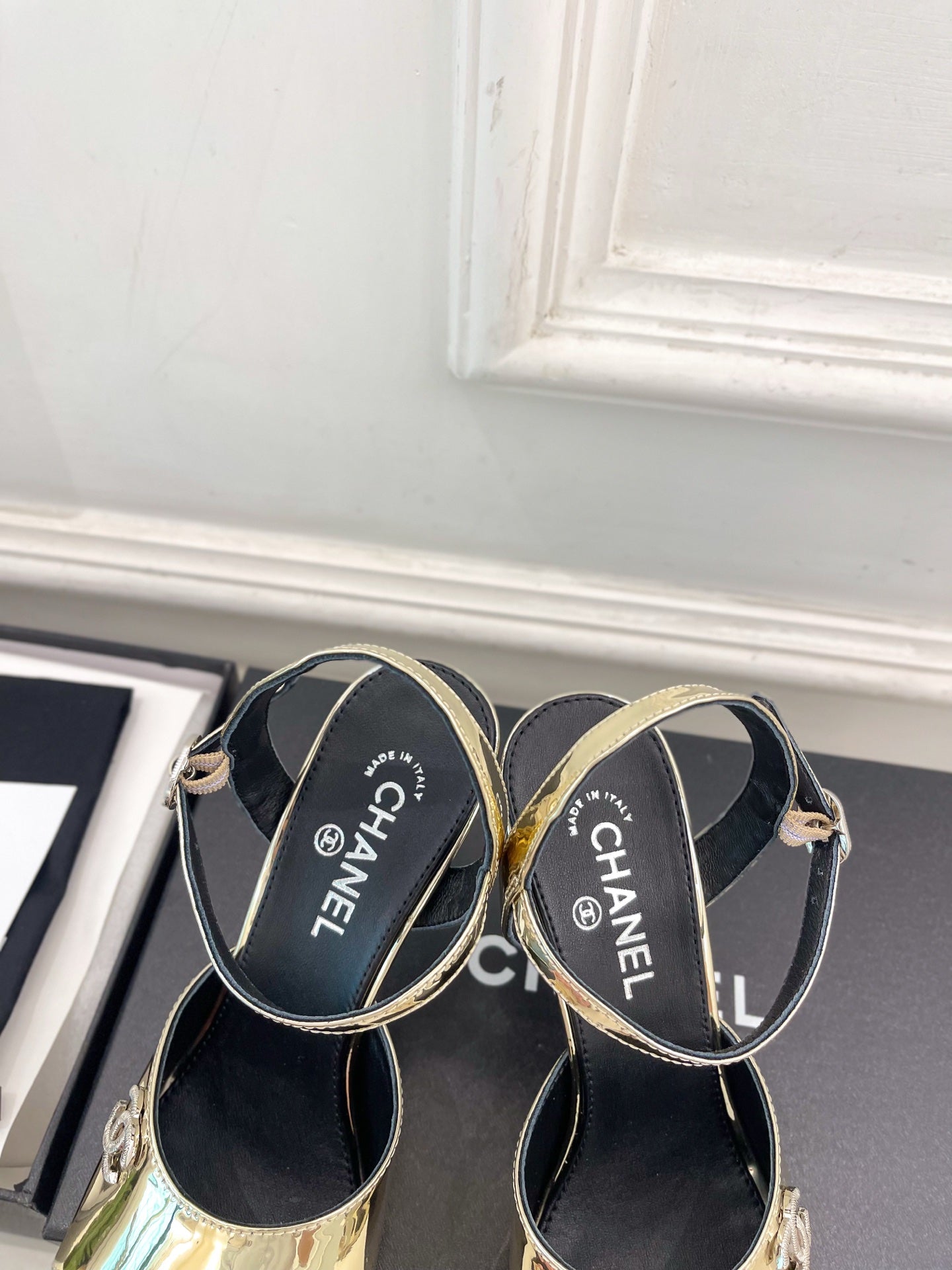 CHANEL 26S HIGH HEEL SLINGBACK SANDALS 90 MM IN GOLD LAMBSKIN WITH CC LOGO