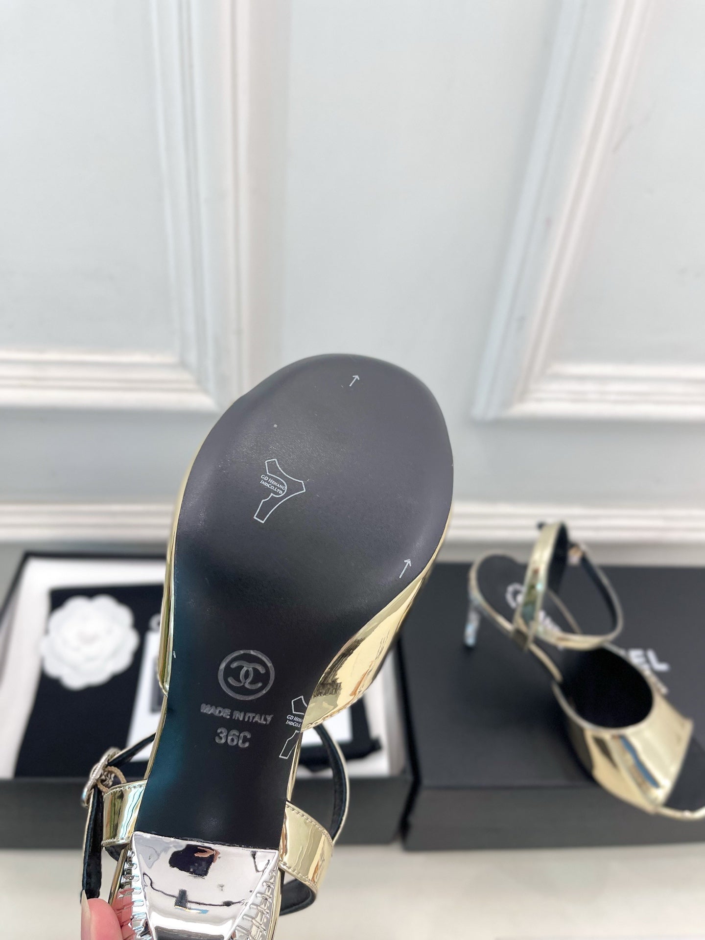 CHANEL 26S HIGH HEEL SLINGBACK SANDALS 90 MM IN GOLD LAMBSKIN WITH CC LOGO