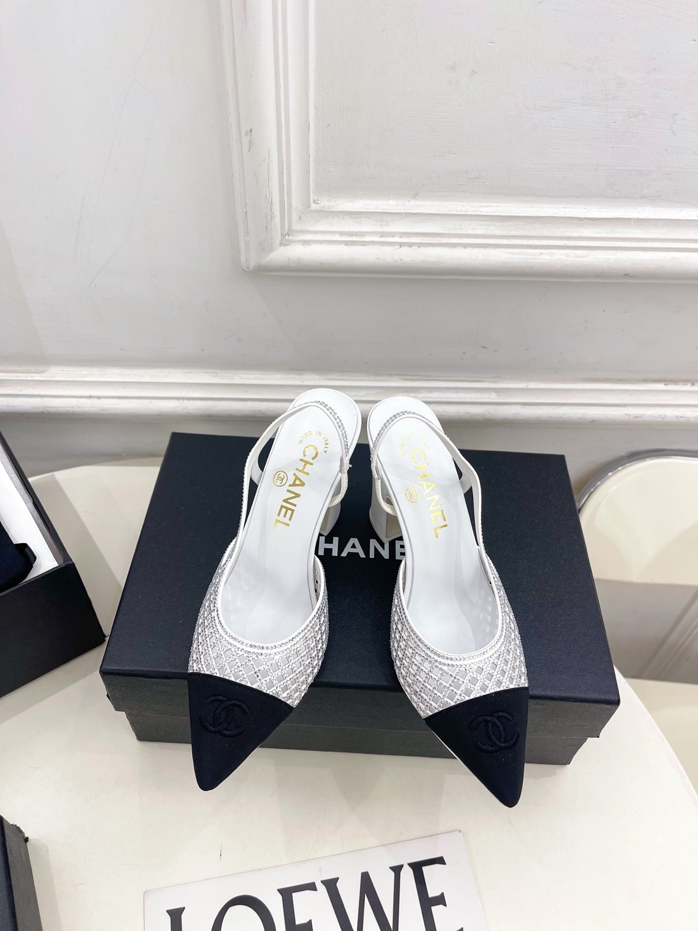 CHANEL 26S POINTED TOE HIGH HEEL SLINGBACK PUMPS 90 MM IN WHITE MESH WITH BLACK TOE CAP