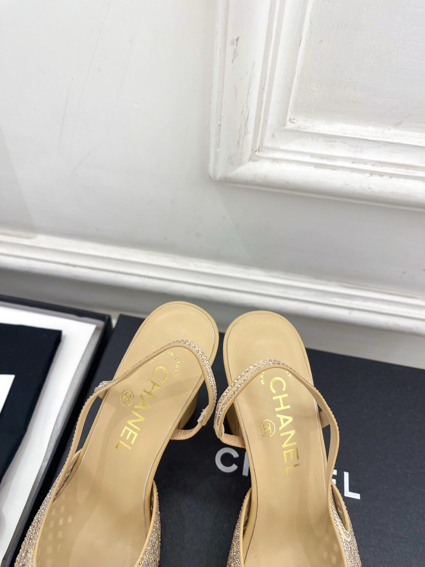 CHANEL 26S POINTED TOE HIGH HEEL SLINGBACK PUMPS 90 MM IN BEIGE MESH WITH BLACK TOE CAP