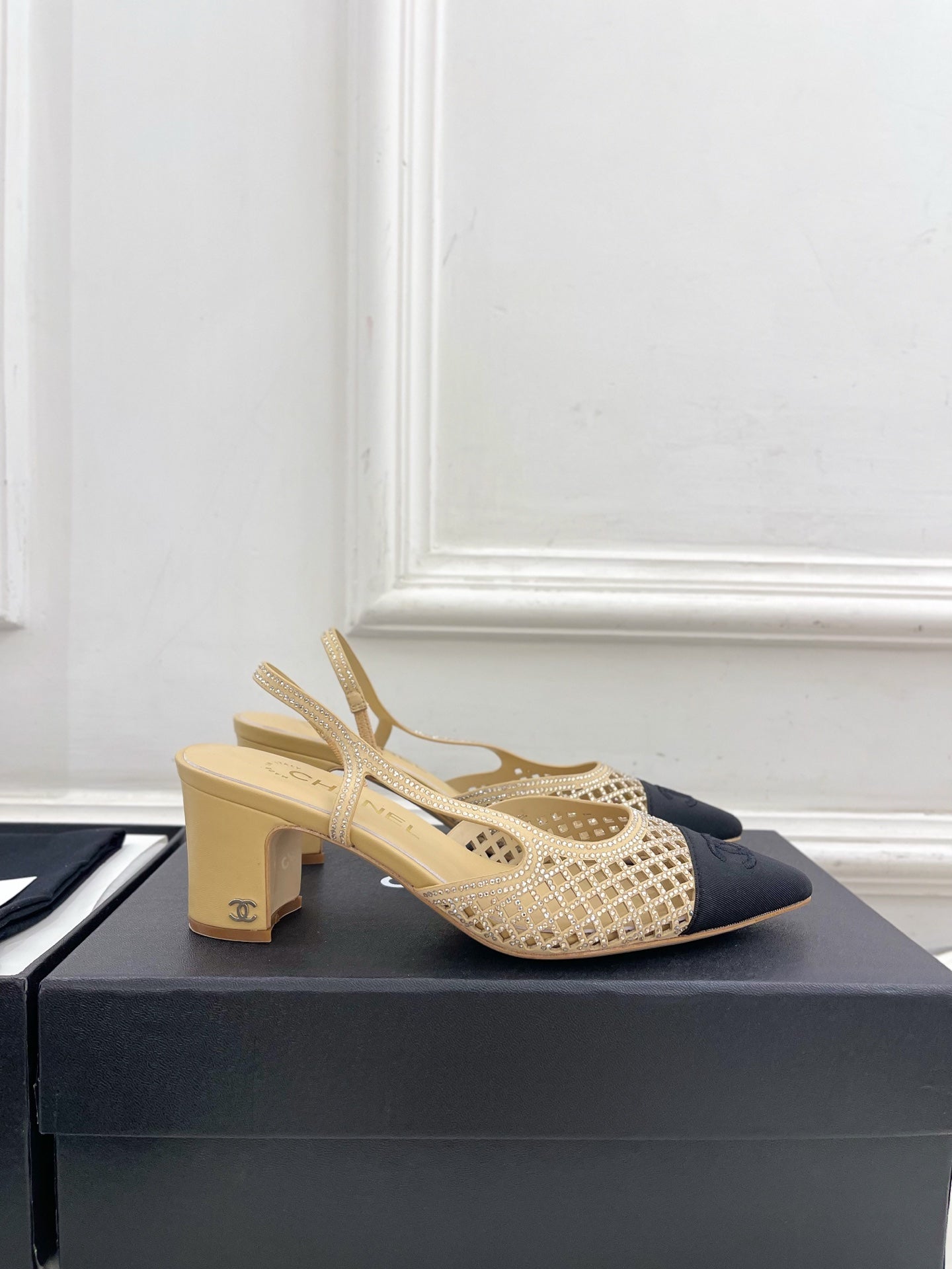 CHANEL 26S POINTED TOE HIGH HEEL SLINGBACK PUMPS 60MM IN BEIGE MESH WITH BLACK TOE CAP
