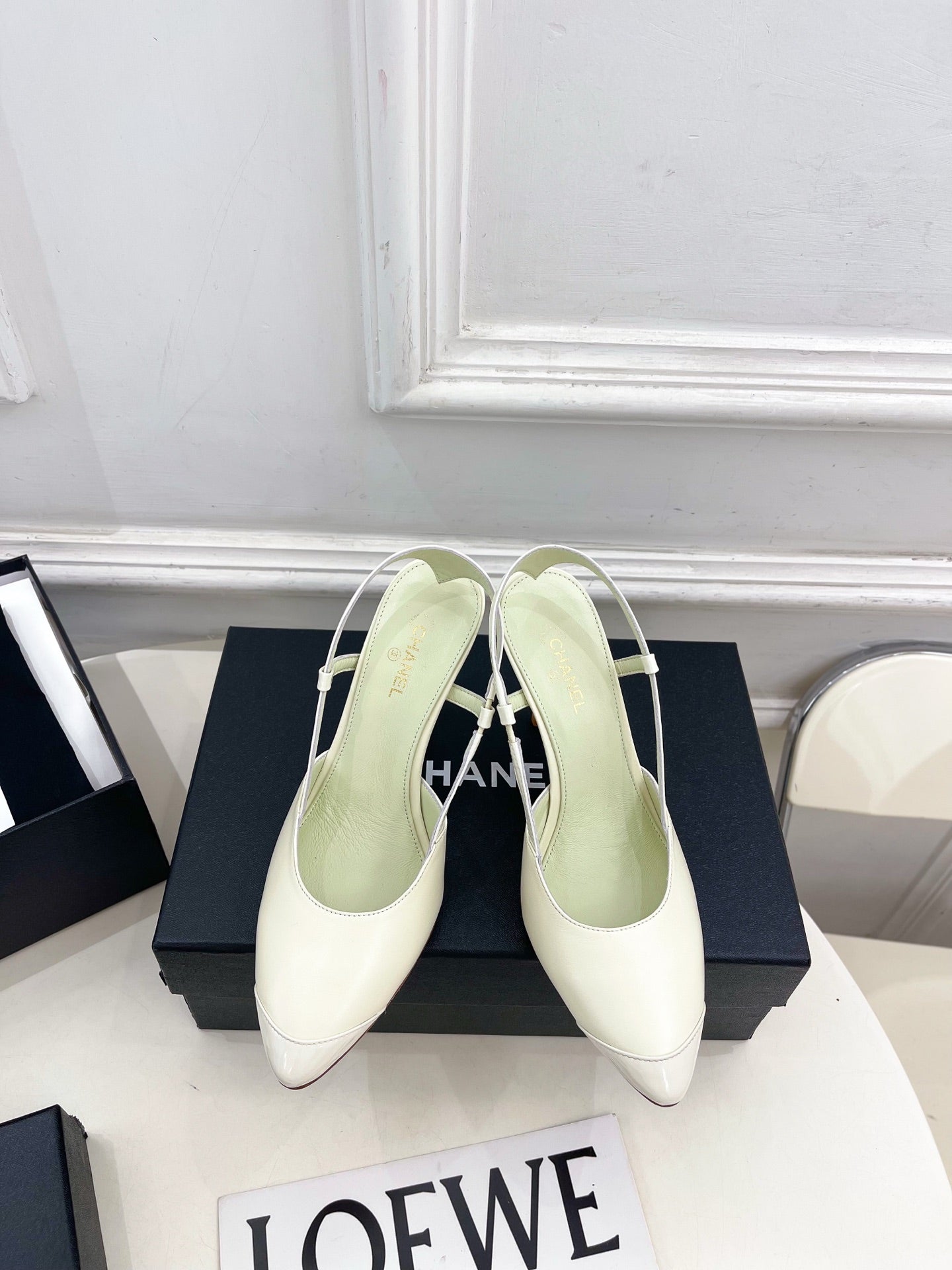 CHANEL 26S POINTED TOE SLINGBACK PUMPS 90 MM IN WHITE LAMBSKIN
