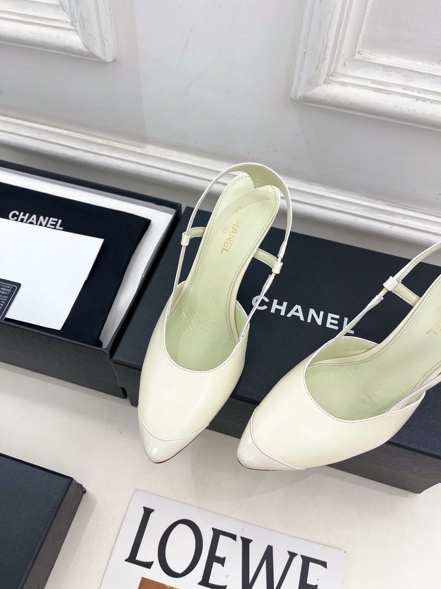 CHANEL 26S POINTED TOE SLINGBACK PUMPS 90 MM IN WHITE LAMBSKIN