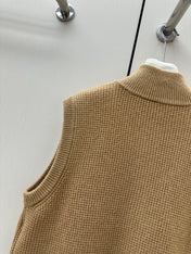 LORO PIANA 26S HIGH-NECK BUTTONED KNIT VEST 912