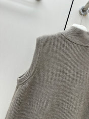 LORO PIANA 26S HIGH-NECK BUTTONED KNIT VEST 913
