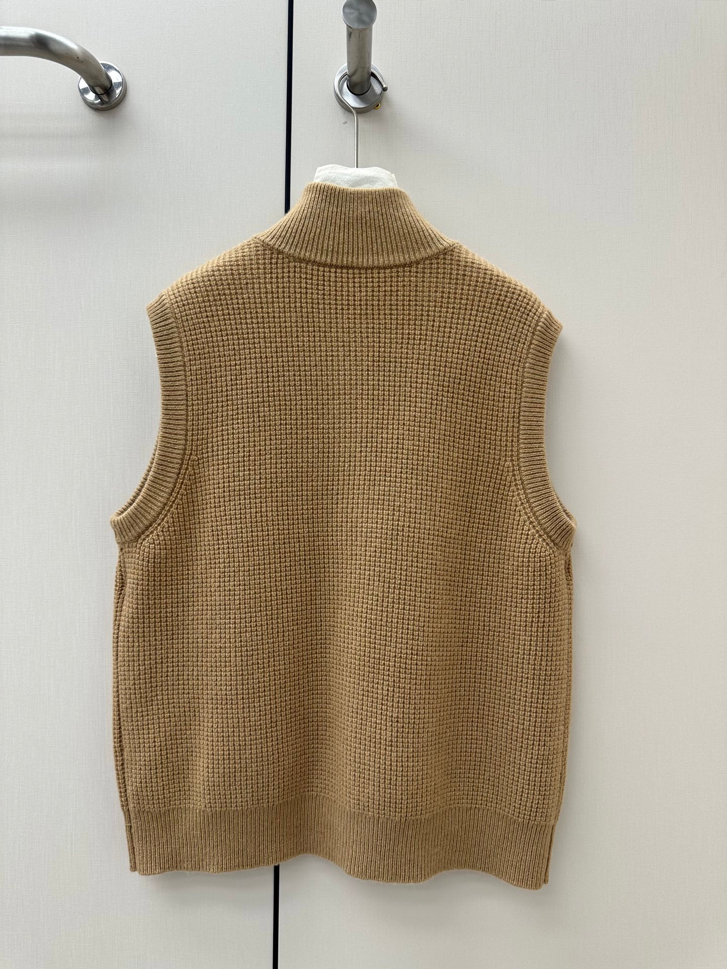 LORO PIANA 26S HIGH-NECK BUTTONED KNIT VEST 912
