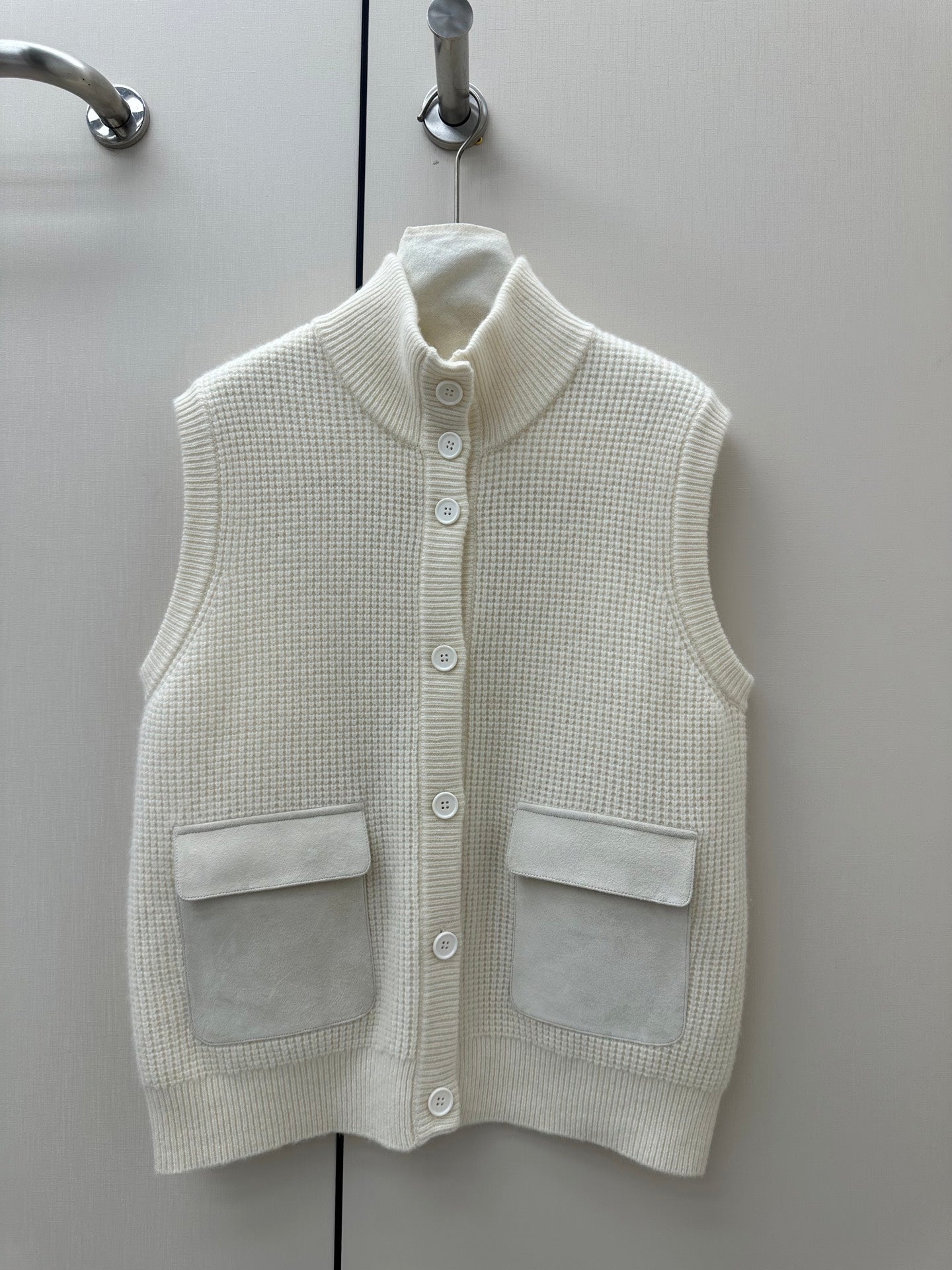 LORO PIANA 26S HIGH-NECK BUTTONED KNIT VEST 911