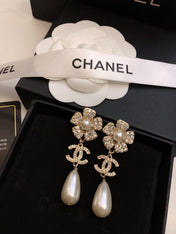 SUNFLOWER DOUBLE C EARRINGS IN GOLD METAL OVAL WHITE PEARLS AND CRYSTAL LOGO