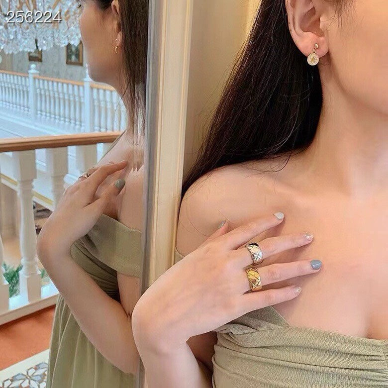 COCO CRUSH RING QUILTED MOTIF IN 18K GOLD SMALL VERSION