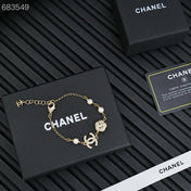 CC BRACELET 25P IN GOLD METAL PEARLY WHITE AND CRYSTAL