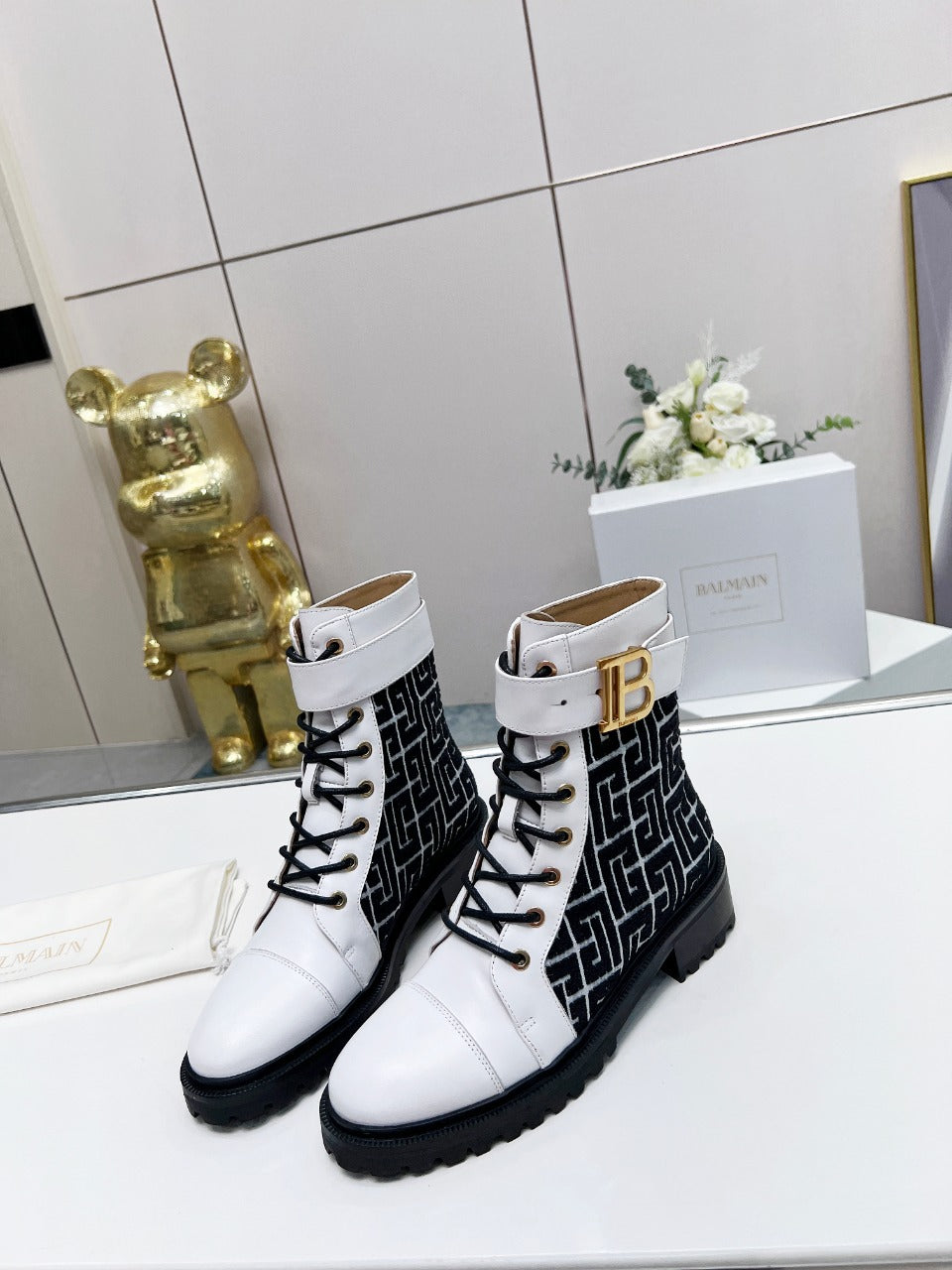BALMAIN 26S BOOTS IN WHITE CALFSKIN AND BLACK WOOL