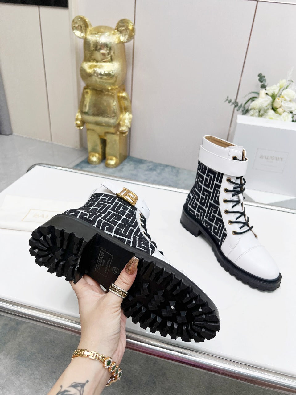 BALMAIN 26S BOOTS IN WHITE CALFSKIN AND BLACK WOOL