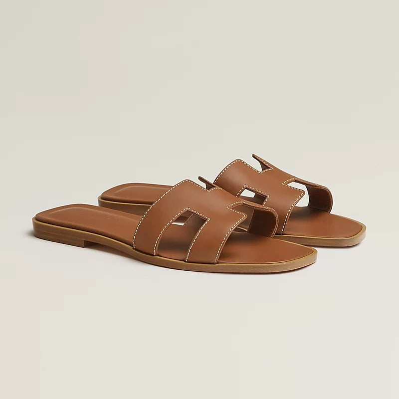 oran-sandal--021056Z03-worn-1-0_8fed46ee-8f46-4428-a92c-b3851b362ce2.jpg