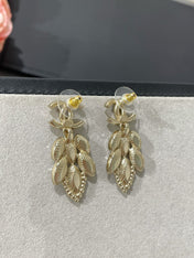 CHANE SMALL FRAGRANCE WHEAT GOLD DIAMOND EARRINGS