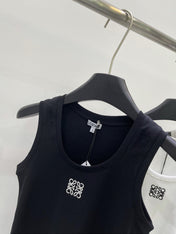 Round neck embroidered vest